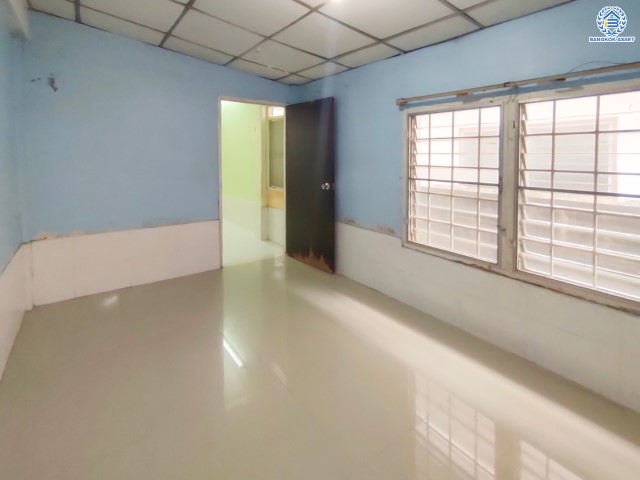 *****บ้านเดี่ยวมือสองย่านกรุงเทพฯ ม.โชคชัย4 ซอย41 เนื้อที่กว้างขวางมากถึง 62 ตร.ว. พร้อมฟังก์ชัน 5 ห้องนอน 3 ห้องน้ำ ที่จอดรถ 3 คัน บ้านสวย มีพื้นที่รอบบ้านกว้างขวาง สภาพใหม่ บนทำเลใจกลางเมือง เดินทางสะดวก  เชื่อมต่อถนนลาดพร้าว ประดิษฐ์มนูธรรม